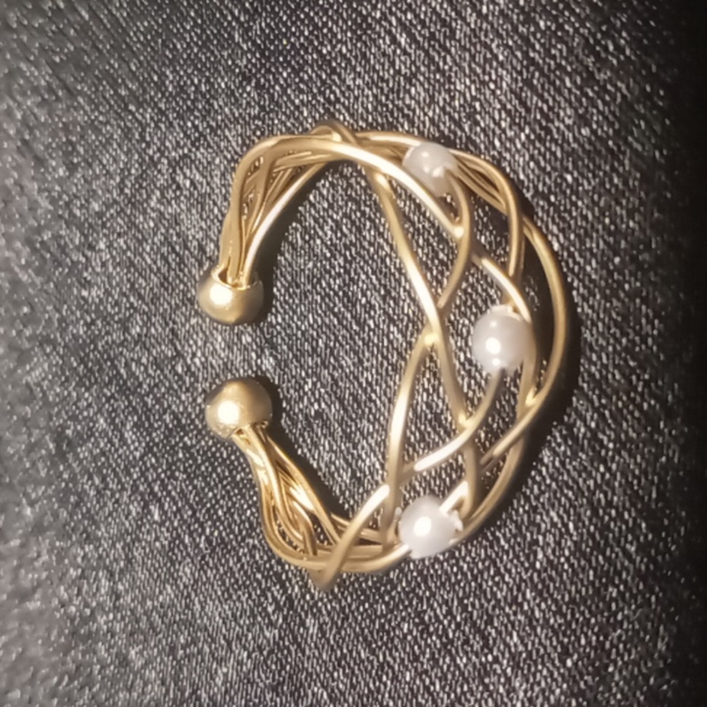 NYU Gold wire ring with floating fresh water pearl beads.